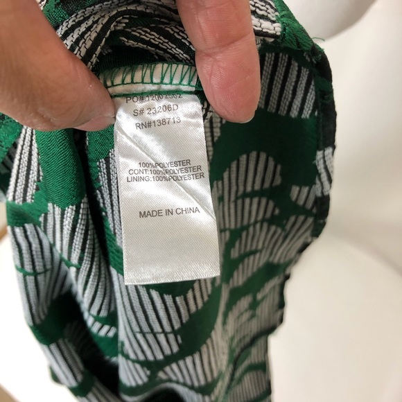 Doe & Rae Floral Print V Neck Dress - Picture 7 of 8